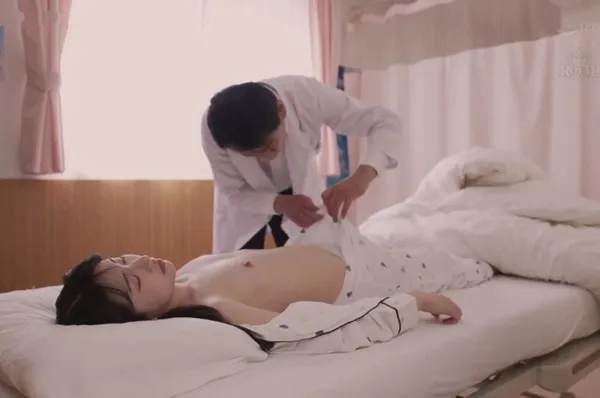 china3x sex Nghi con bị cúm, má dẫn đến viện khám thì bị bác sĩ cho uống thuốc mê